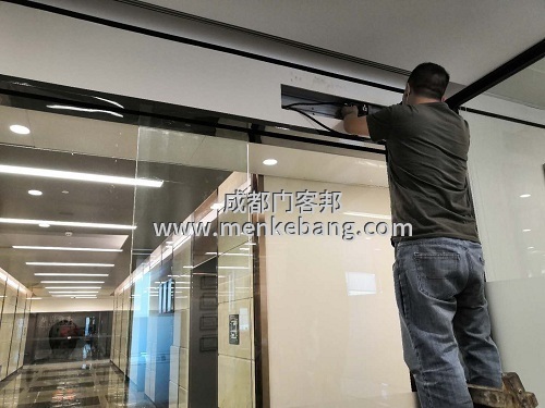 門客邦成都感應(yīng)自動(dòng)門維修,上門維修電動(dòng)門/感應(yīng)門的電話