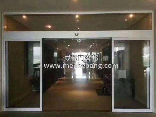 自動門停電常開,自動感應(yīng)門斷電后容易掰開方法