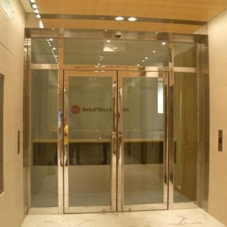 鋼化玻璃門(mén)